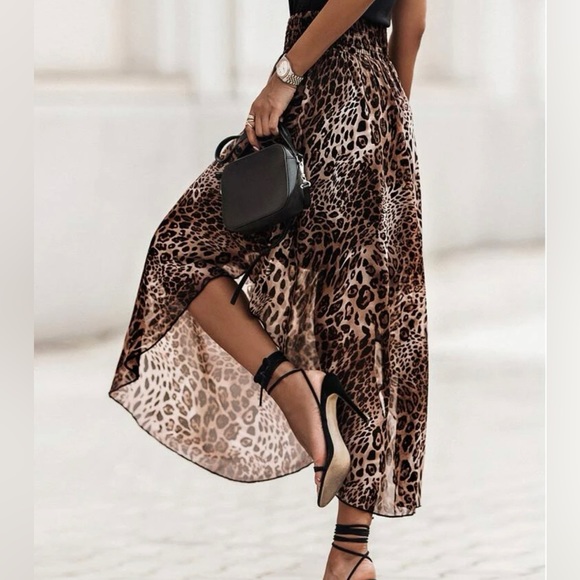 Smocked Waist Leopard Print Skirt - Picture 4 of 5